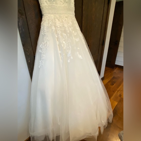 Justin Alexander Ballgown Wedding Dress - Picture 7 of 12